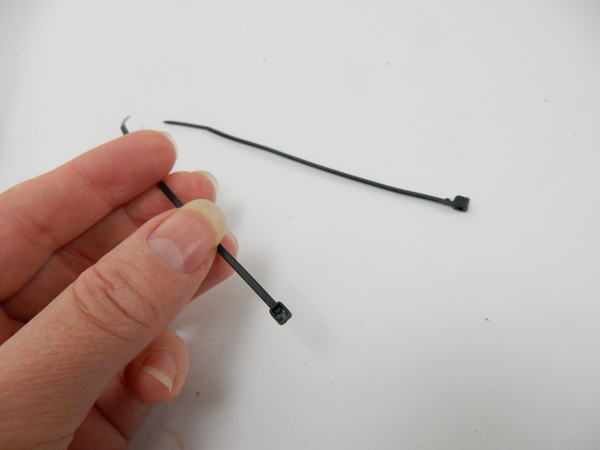 It is always possible to extend a cable tie by linking two ties It is always possible to extend a cable tie by linking two ties