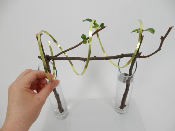 Hook the flat wire over the three branches Hook the flat wire over the three branches