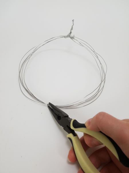 Connect all the wires on the other side in the middle of the circle Connect all the wires on the other side in the middle of the circle
