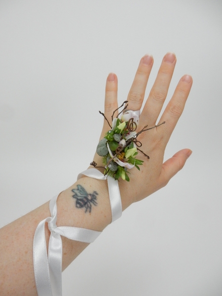 Flower hand jewelry Flower hand jewelry