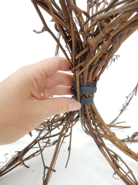 Weave in a few more vines to cover the tape Weave in a few more vines to cover the tape