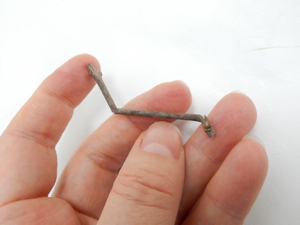 Bend twigs to craft the legs Bend twigs to craft the legs