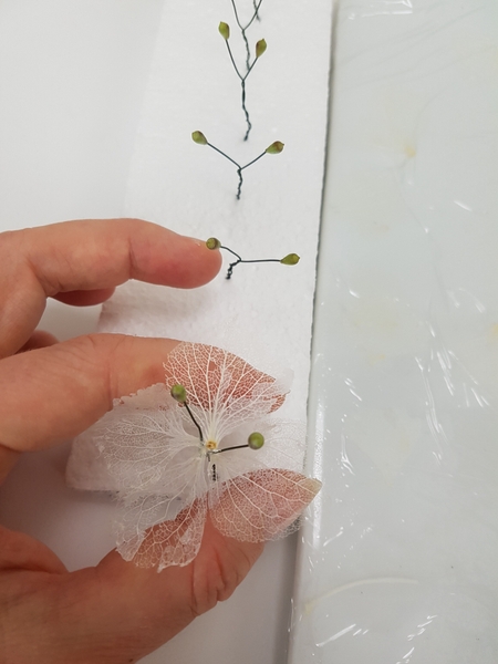 Gently cup the petals between your fingers to shape while the glue set Gently cup the petals between your fingers to shape while the glue set