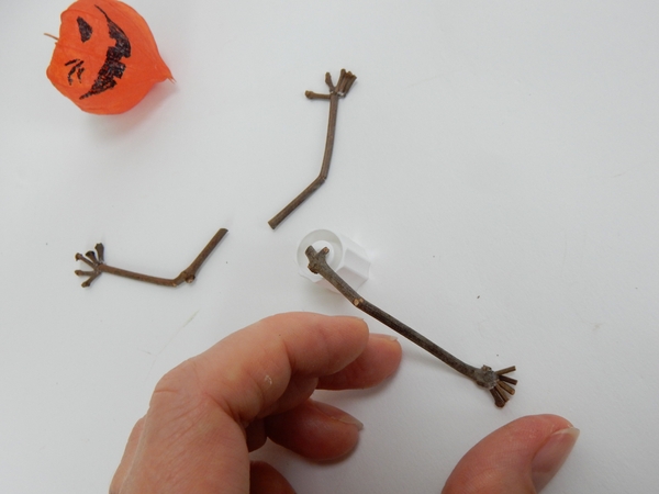 Glue on twig toes Glue on twig toes