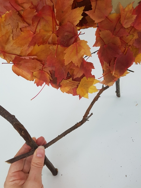 Add a few twigs to make sure the entire armature is strong and stable Add a few twigs to make sure the entire armature is strong and stable