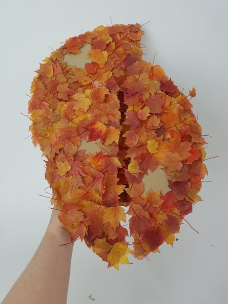 Lift the armature and make sure all the leaves are secure Lift the armature and make sure all the leaves are secure