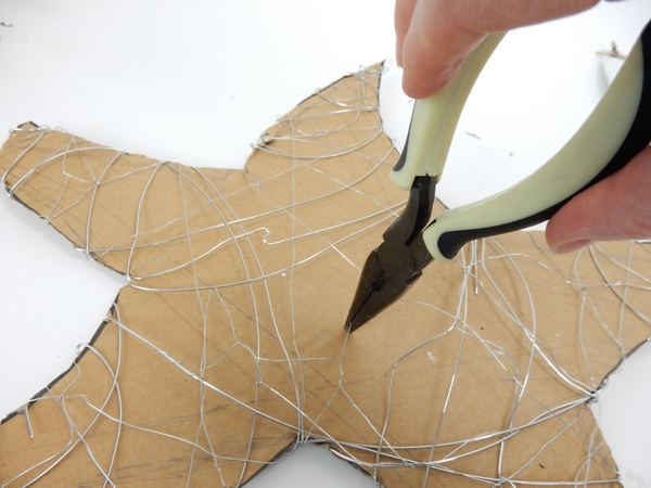 Bend the wire with your pliers to tighten the wire around the star shape Bend the wire with your pliers to tighten the wire around the star shape