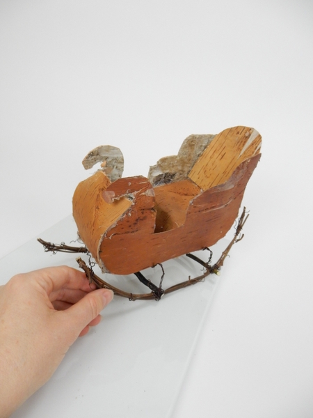 Glue the sleigh to the skids Glue the sleigh to the skids