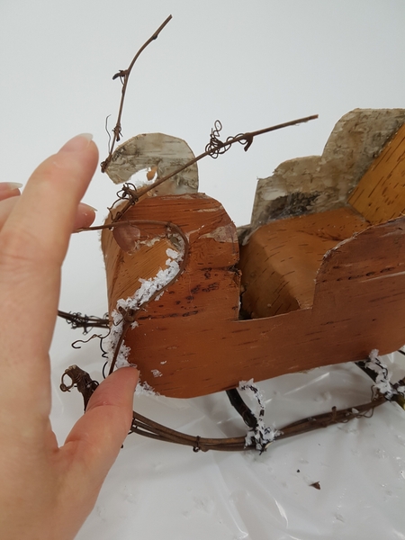 Glue vines to follow the curves of the sleigh Glue vines to follow the curves of the sleigh