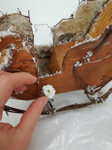 Use floral glue to glue in the Kalanchoe flowers Use floral glue to glue in the Kalanchoe flowers