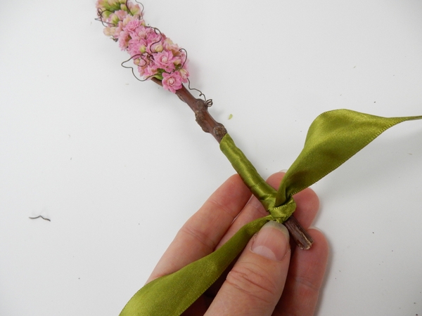 Add a ribbon handle if it goes with your design idea. Add a ribbon handle if it goes with your design idea.