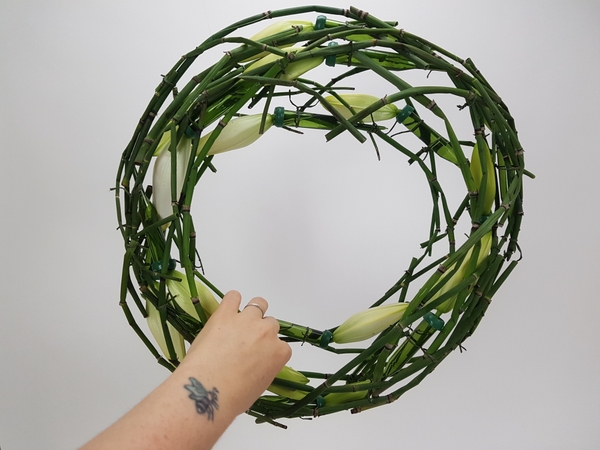 Hang the wreath and adjust the flowers where needed Hang the wreath and adjust the flowers where needed
