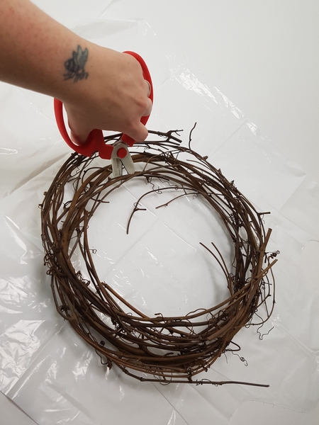 Cut a wreath into sections Cut a wreath into sections