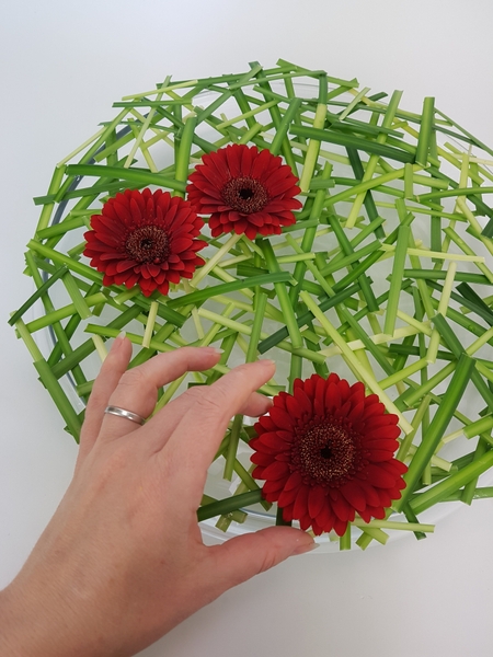 Cut the flower stems short and set it in the water. Cut the flower stems short and set it in the water.