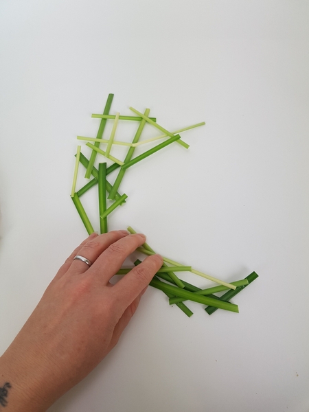 For a secure armature each blade of grass needs to connect with another blade of grass at at least three places. For a secure armature each blade of grass needs to connect with another blade of grass at at least three places.