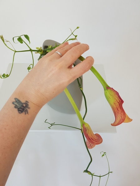 The flowers will now gracefully curve down the the design The flowers will now gracefully curve down the the design