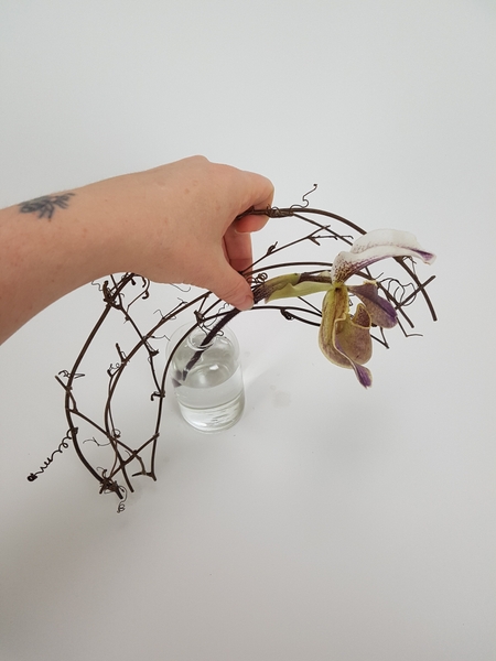 Weave the orchid stem through the armature Weave the orchid stem through the armature