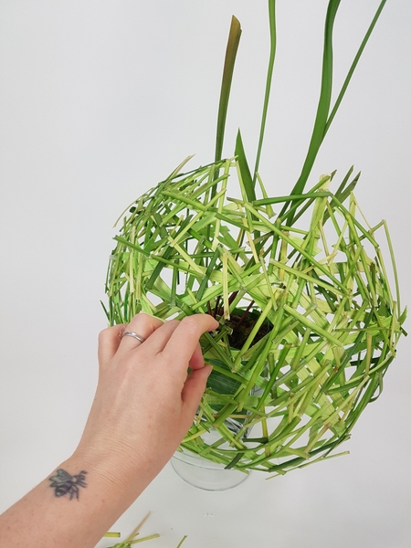Each grass snippet should connect with another grass snippet at at least three places Each grass snippet should connect with another grass snippet at at least three places