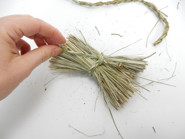 Knot the end pieces Knot the end pieces
