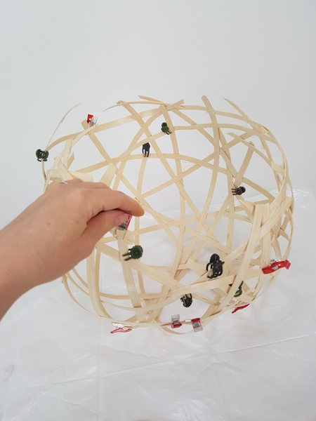 Make sure the cane globe is completely dry Make sure the cane globe is completely dry