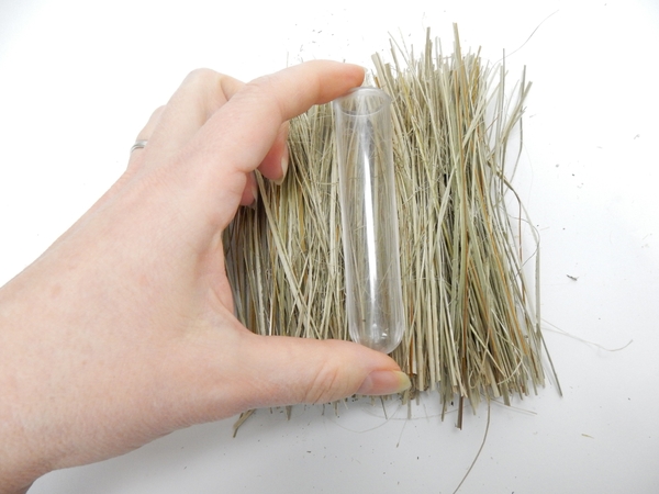 Place a water tube on the ripped flax Place a water tube on the ripped flax