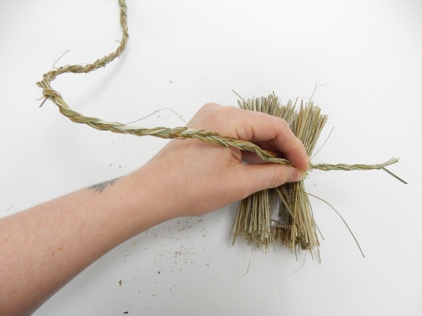 Tie the flax bundle around the water tube Tie the flax bundle around the water tube