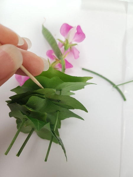 Carefully place the stack on its side and adjust the leaves. Carefully place the stack on its side and adjust the leaves.