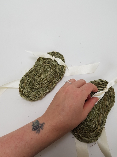 Pull tight to knot Pull tight to knot