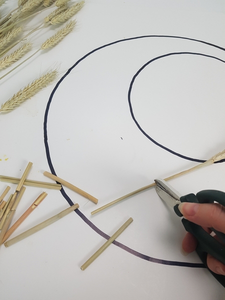 Craft the first layer of the armature from sturdy dried grass Craft the first layer of the armature from sturdy dried grass