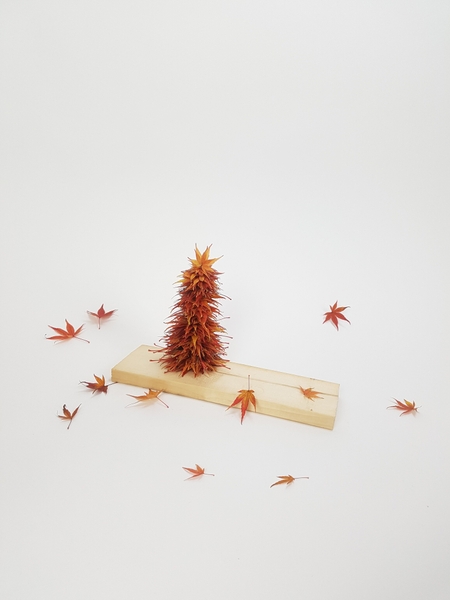 Thread a nature craft Christmas tree Thread a nature craft Christmas tree