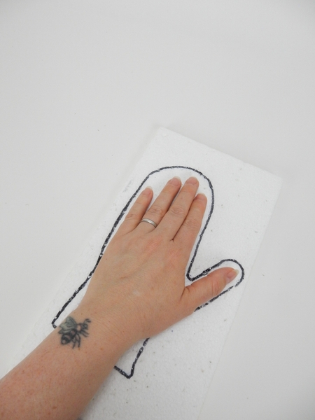 Enlarge the template pattern and draw the mitten on Styrofoam Enlarge the template pattern and draw the mitten on Styrofoam