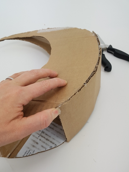 Glue in a strip of cardboard to separate the two halves Glue in a strip of cardboard to separate the two halves