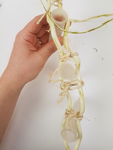 Match up two twigs to craft the water tube part of the armature. Match up two twigs to craft the water tube part of the armature.