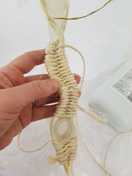 Pull the two sides to pinch the water tube in place Pull the two sides to pinch the water tube in place