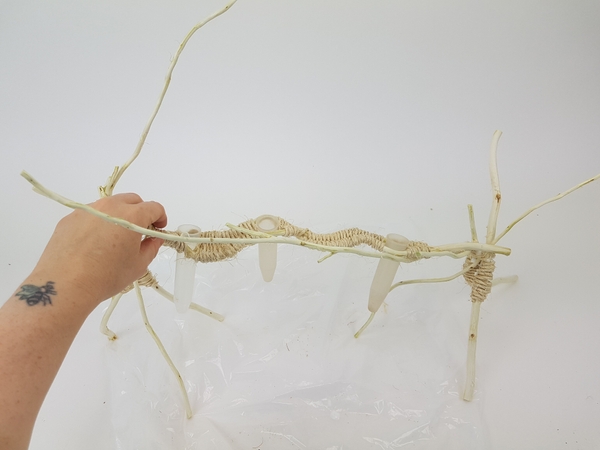 Rest the horizontal water tube twigs on the twig legs Rest the horizontal water tube twigs on the twig legs