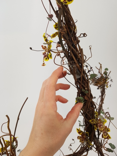 Add rosary vines and oncidium orchids Add rosary vines and oncidium orchids