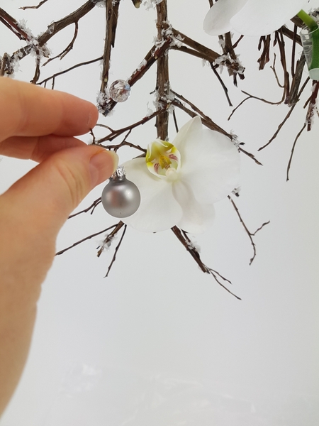 Add small baubles and snowflake crystals Add small baubles and snowflake crystals