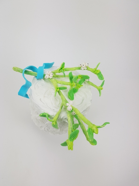 Mistletoe fondant cake Mistletoe fondant cake