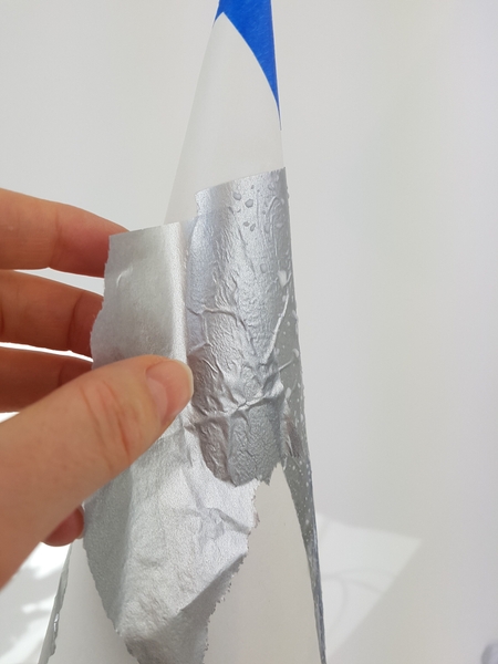Paint the cardboard cone with thinned glue and smooth on the tissue paper Paint the cardboard cone with thinned glue and smooth on the tissue paper