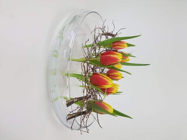 Contemporary flower arranging mechanics