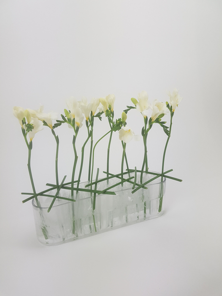 Creating a cracked ice look in floral design
