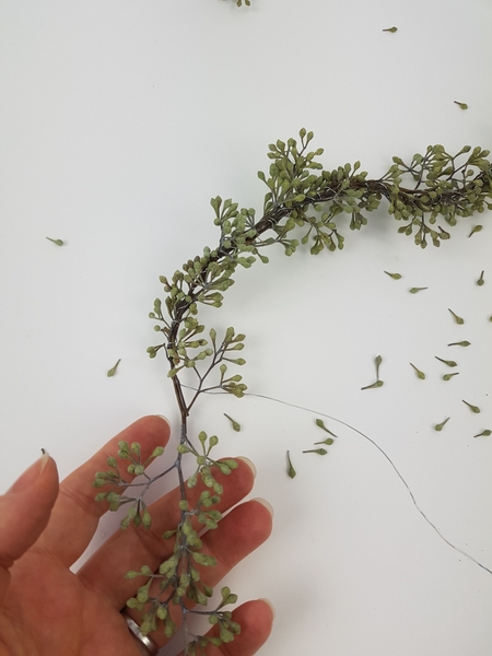 Taper the end of the garland Taper the end of the garland