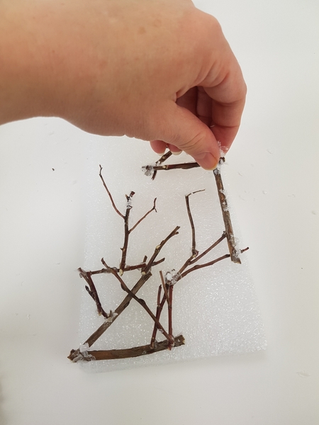 Build up the screen shape by adding twigs Build up the screen shape by adding twigs