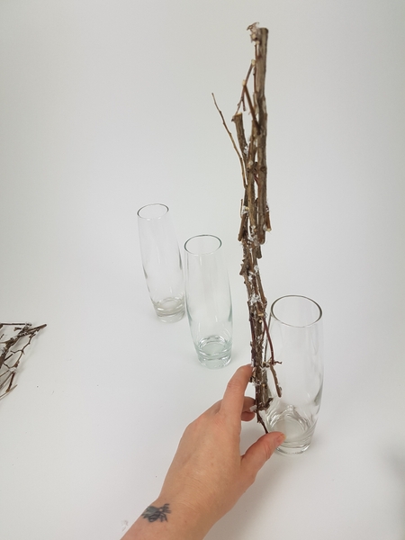 Hold the screen to the vase and glue the twigs that naturally touches the surface of the vase Hold the screen to the vase and glue the twigs that naturally touches the surface of the vase