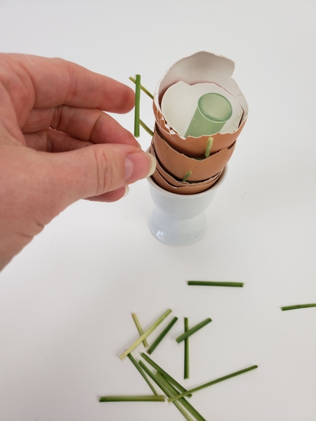 Glue in grass snippets to shape the nest like arch Glue in grass snippets to shape the nest like arch