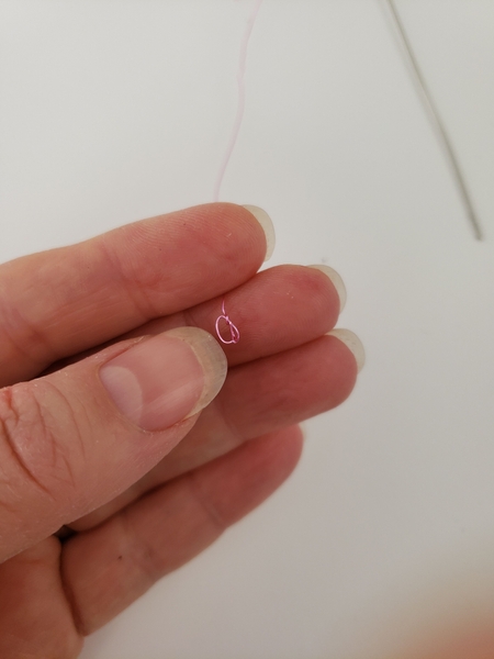Bend a decorative wire Bend a decorative wire