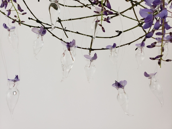 Hanging armature for delicate spring flowers Hanging armature for delicate spring flowers