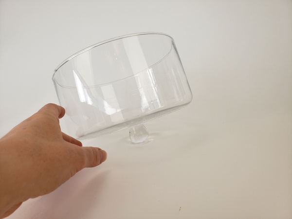 Set the lid on its side Set the lid on its side