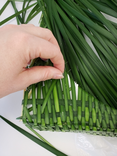 Change the weaving pattern at the corners where the snippets and the weaving meet