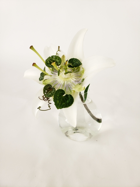 Contemporary flower arrangement Contemporary flower arrangement